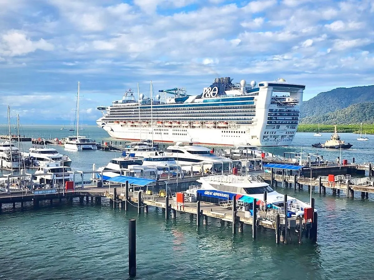Cairns Waterfront Luxury At Harbourlights Apartment